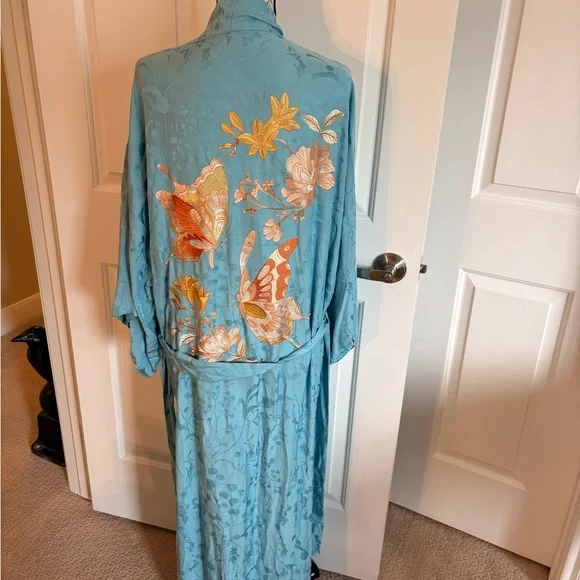 Spell Light Blue Butterfly Embroidered Kimono M/L. EC - Picture 6 of 9